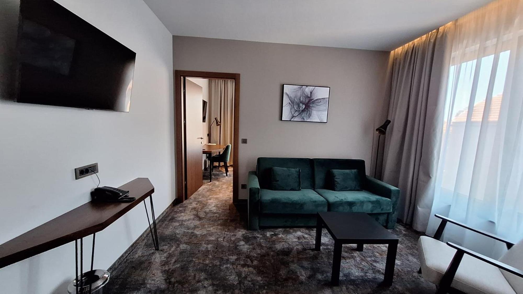 Otel Inova